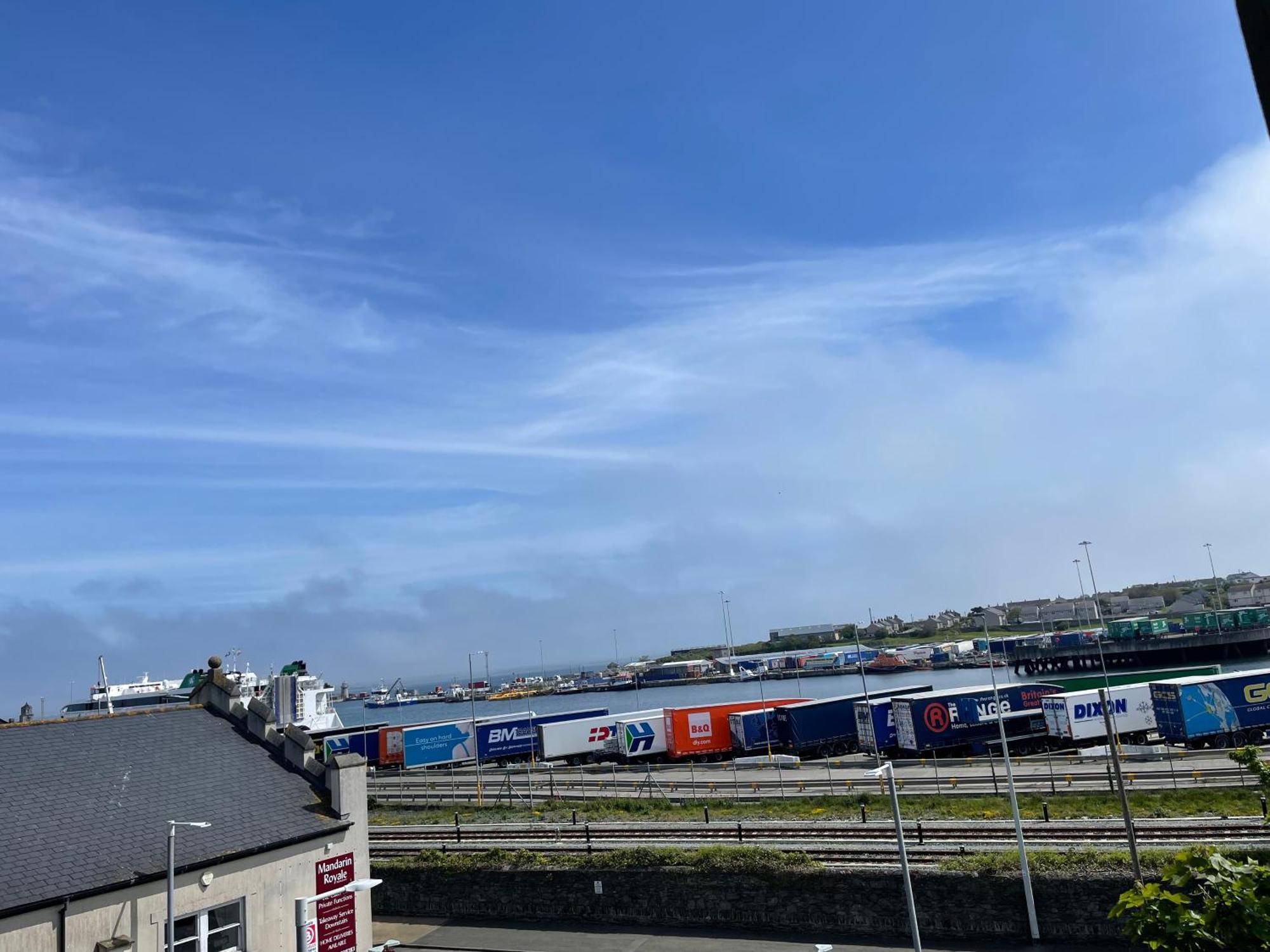 Harbour Watch Hotel Holyhead Exterior foto
